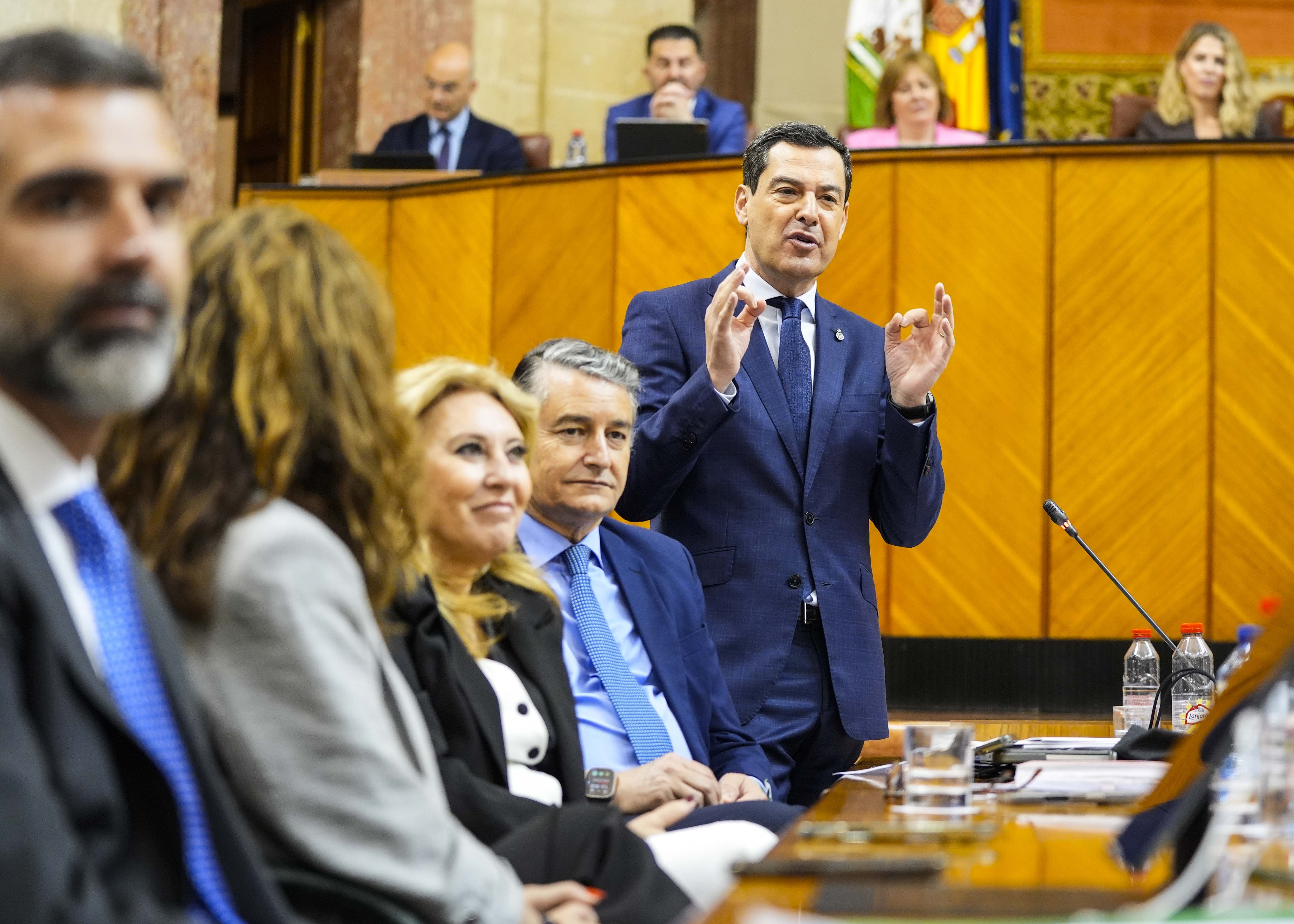 Juan Manuel Moreno, presidente de la Junta de Andaluca, durante la sesin de control al Ejecutivo 