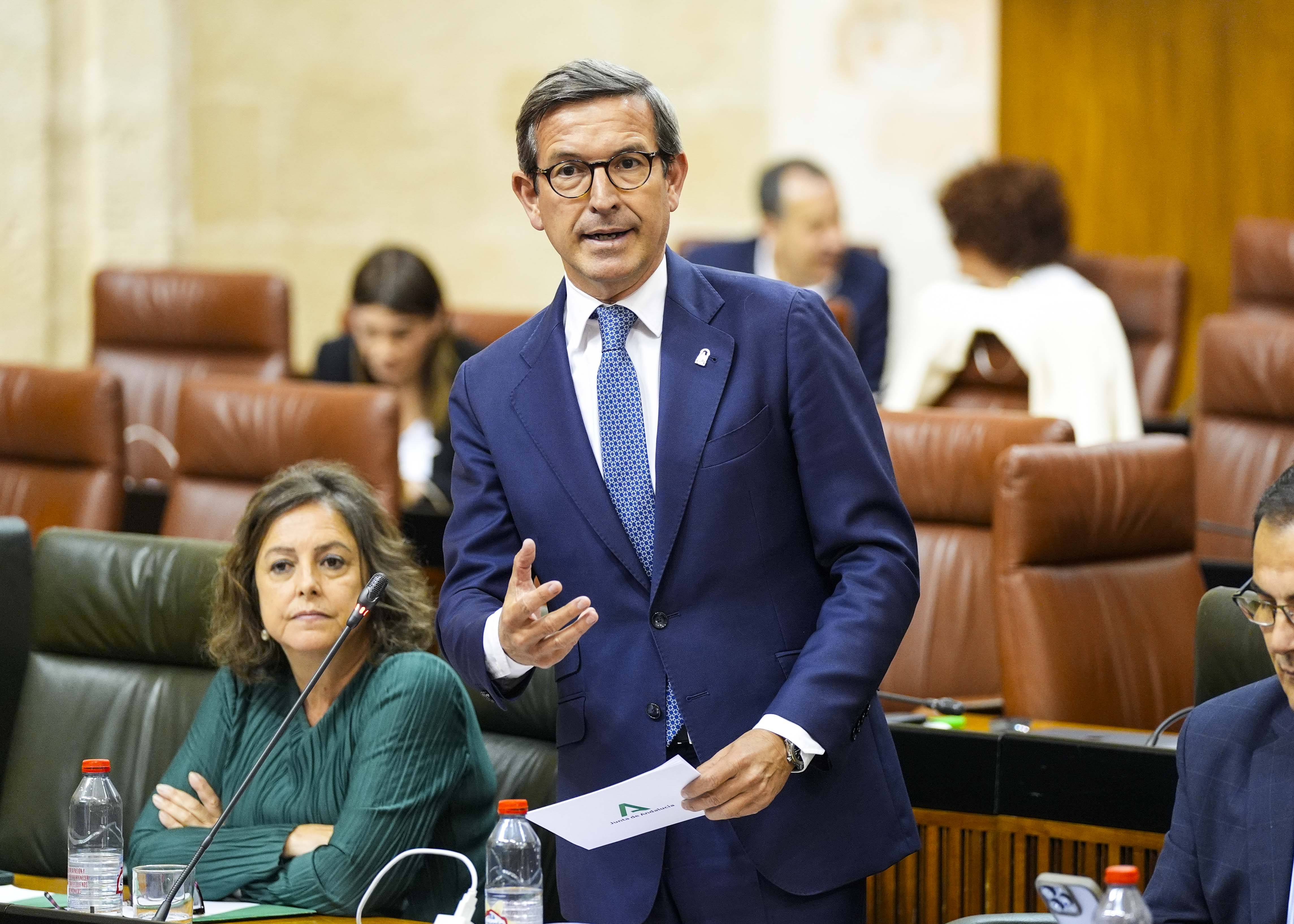 El consejero de Industria, Energa y Minas, Jorge Paradela, contesta a la cuestin de su competencia  