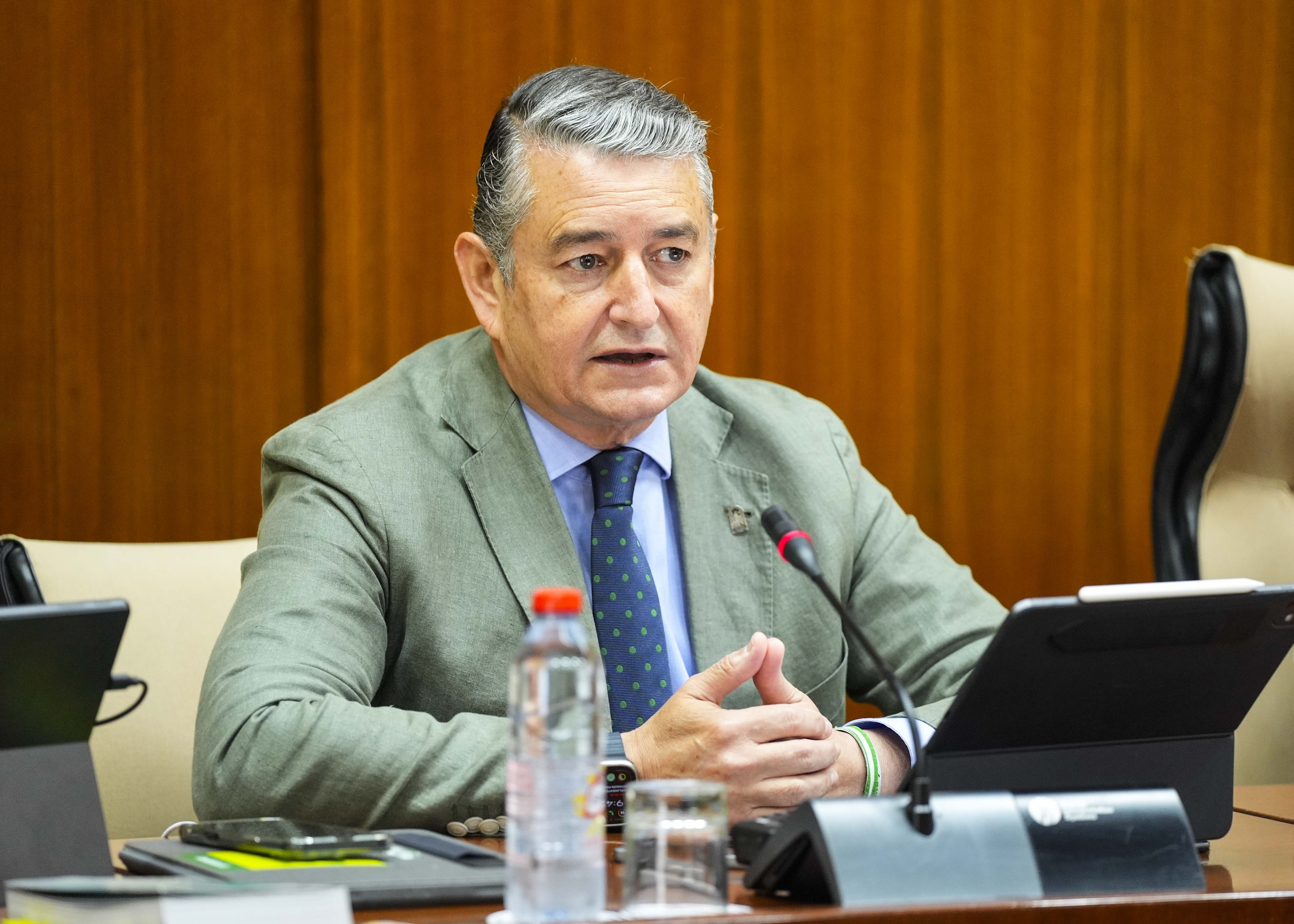 Antonio Sanz, consejero de la Presidencia, Interior, Dilogo Social y Simplificacin Administrativa, en una de sus comparecencias de esta maana en comisin 