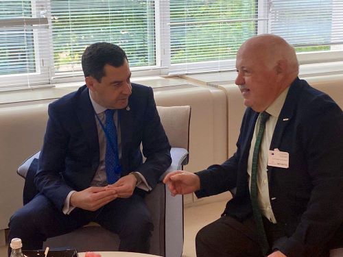  El presidente del Parlamento ha mantenido tambin un encuentro con el presidente de la Junta de Andaluca y copresidente del Comit de las Regiones, Juan Manuel Moreno