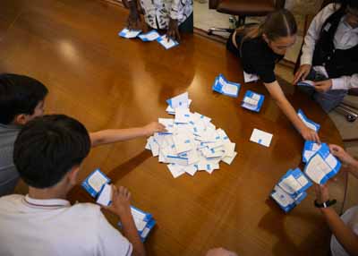 Recuento de votos en la actividad "Diputados por un da" 
