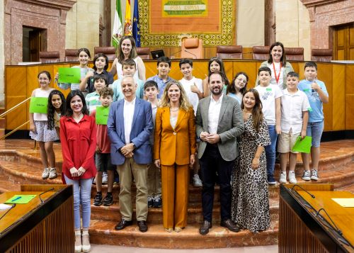    Representacin de Crdoba con los representantes de la Cmara, de la Junta de Andaluca y de Aldeas Infantiles SOS
