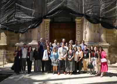  Foto de familia del consejero de Justicia, diputados y asociacin de criminlogos tras el debate del proyecto de ley por la que se crea el Colegio Oficial de Criminologa de Andaluca 