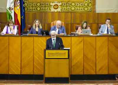 La Mesa del Parlamento de Andaluca durante la presentacin del informe anual por el defensor del pueblo andaluz  