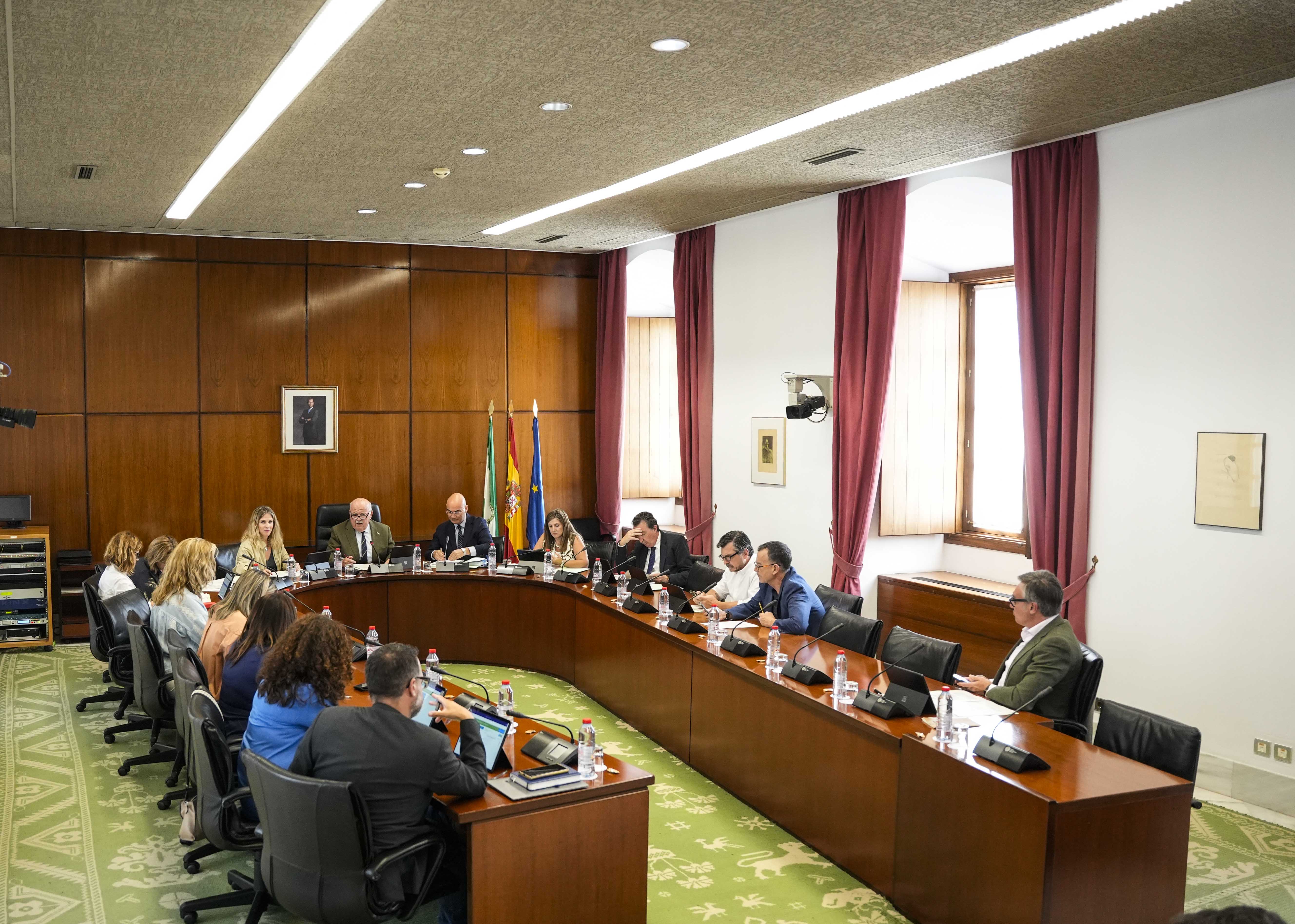   La Junta de Portavoces, reunida hoy, ha aprobado el orden del da de la prxima sesin plenaria  