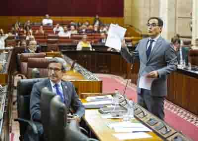 El consejero de Justicia, Administracin Local y Funcin Pblica, Jos Antonio Nieto, en un momento de su intervencin hoy en el pleno 