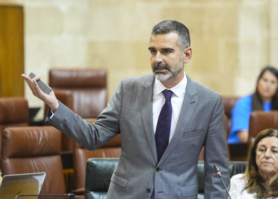 Ramn Fernndez-Pacheco, consejero de Agricultura, Pesca, Agua y Desarrollo Rural, contesta 
