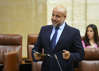 Rodrigo Javier Alonso, portavoz adjunto del Grupo Parlamentario Vox, realiza una pregunta relativa a los trabajadores de la FAFFE 