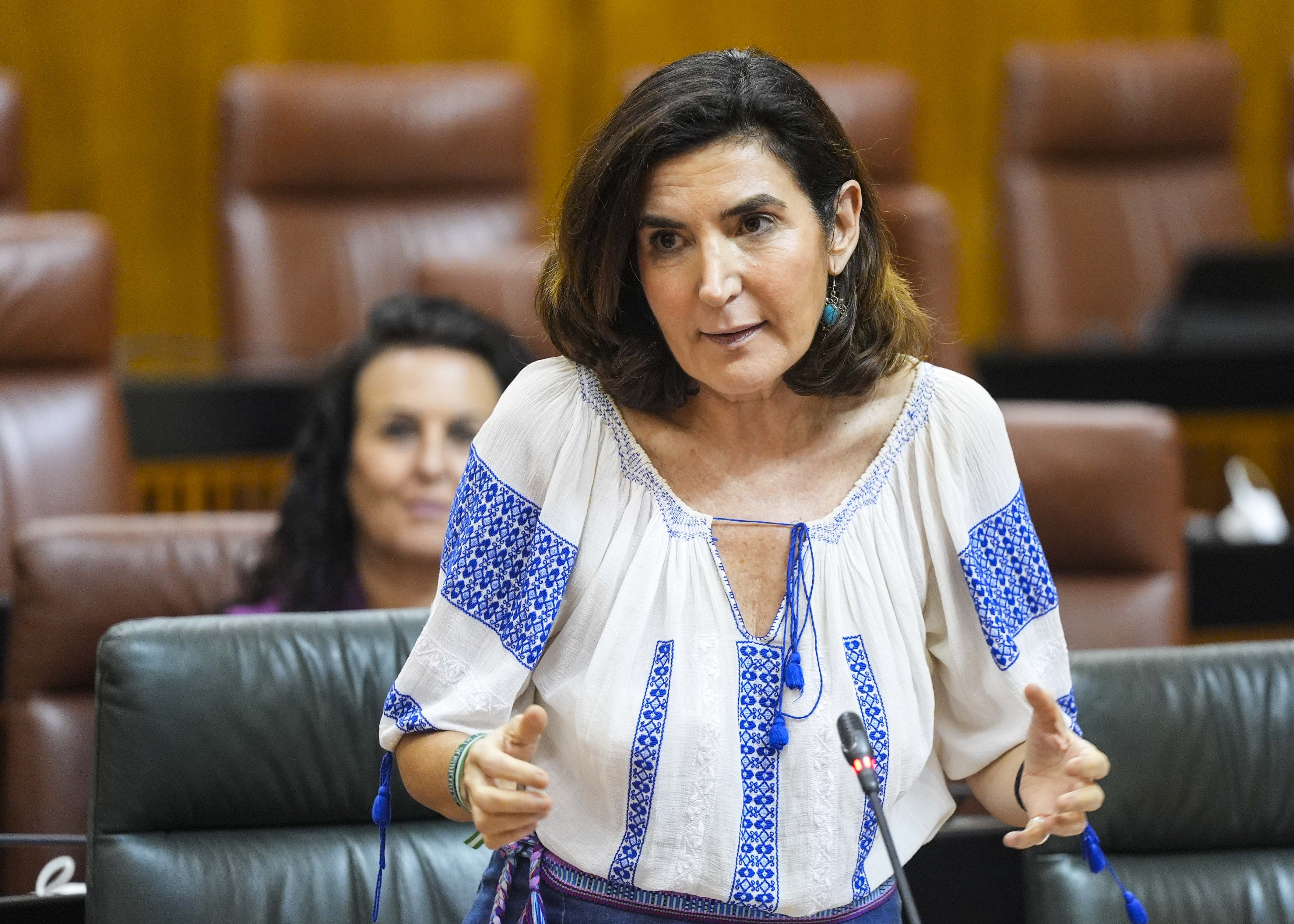 Contesta a la pregunta la consejera de Empleo, Empresa y Trabajo Autnomo, Roco Blanco 