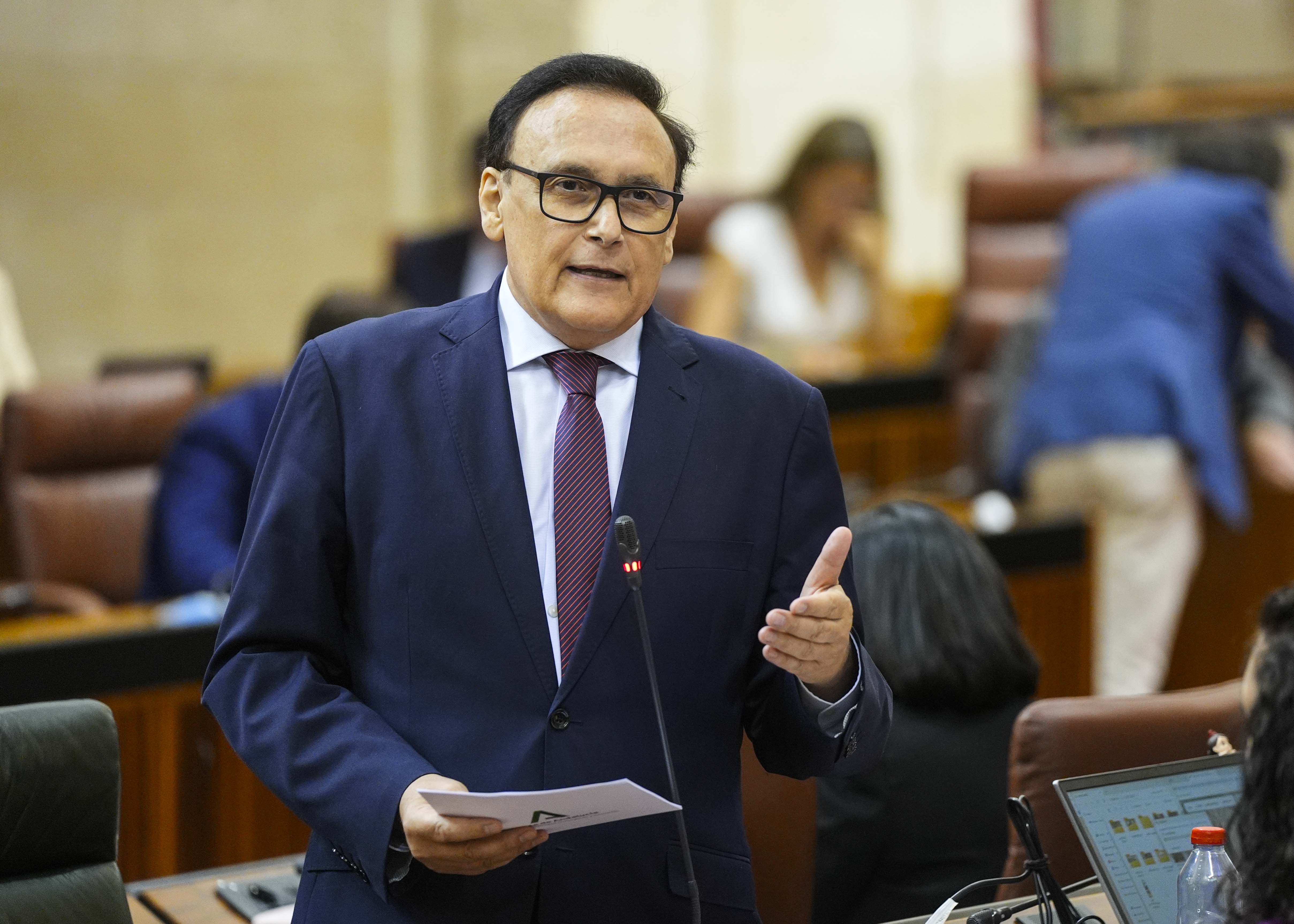  José Carlos Gómez Villamandos, consejero de Universidad, Investigación e Innovación, durante su respuesta 