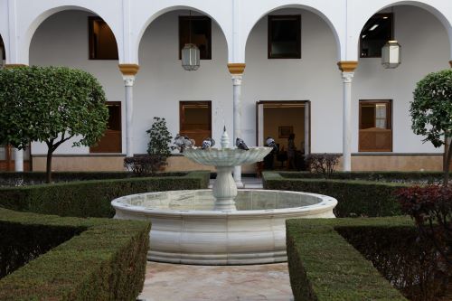  Fuente del Patio del Alcohol  