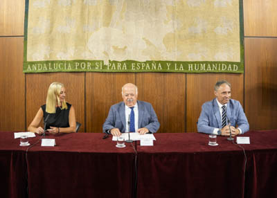  Presiden la Mesa la viceconsejera de Economa, el presidente del Parlamento y el director general de Ordenacin y Evaluacin Educativa