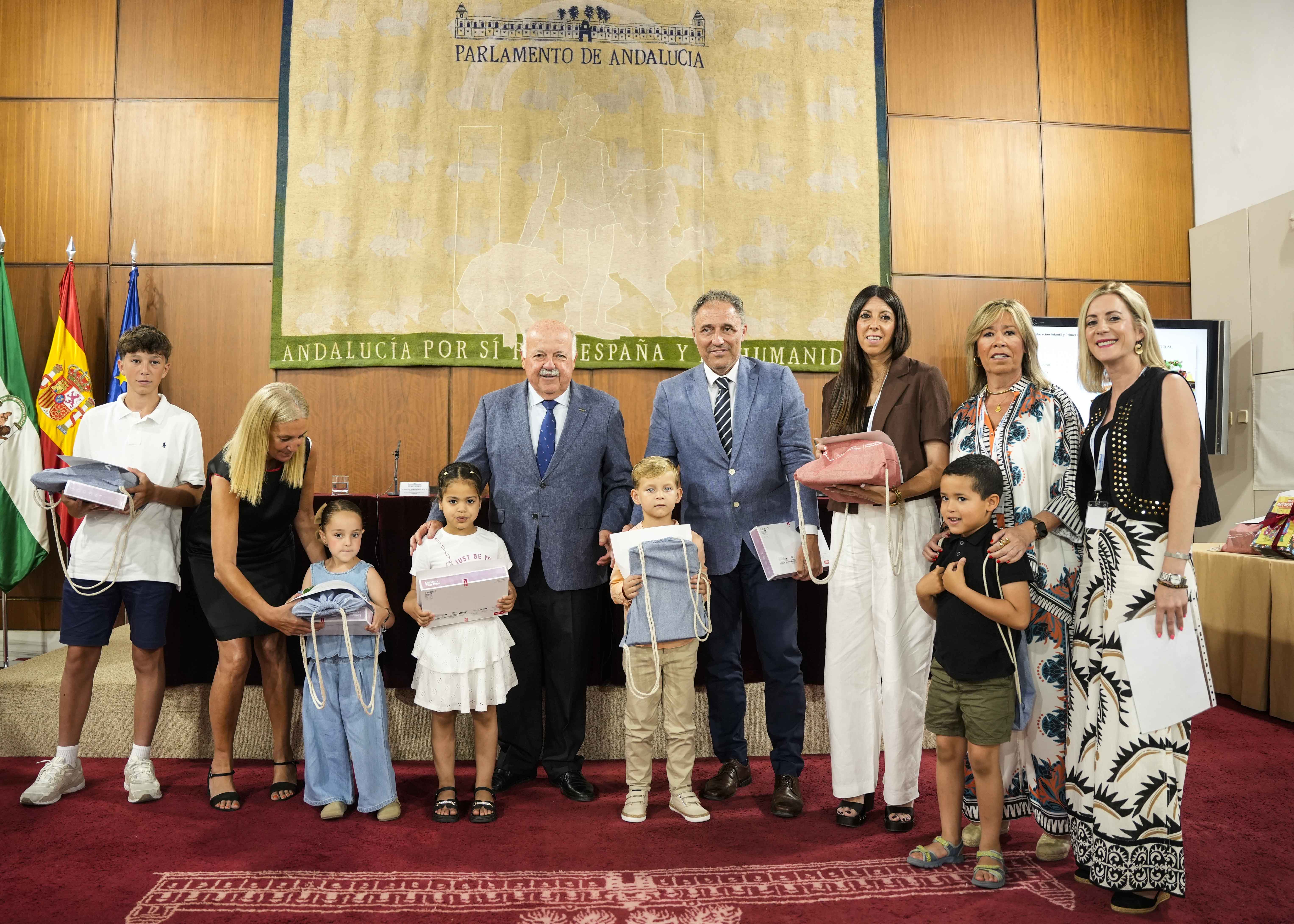  Premio en la categora Infantil y primer ciclo de Primaria para "Andaluca multicultural", obra realizada por alumnado de Educacin Infantil del colegio San Jorge de Palos de la Frontera (Huelva)  