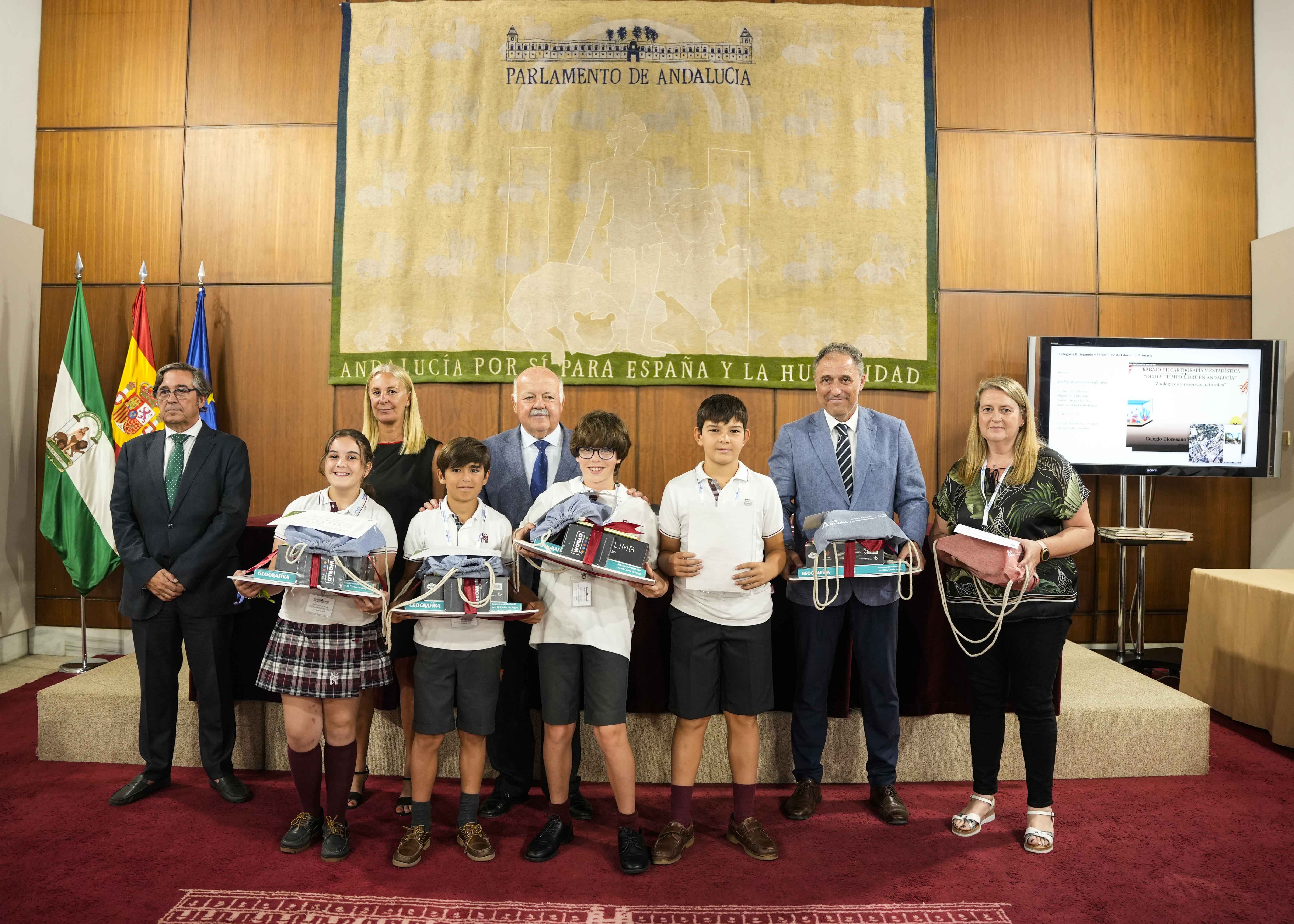    Accsit en la categora de segundo y tercer ciclos de Primaria para "Zoolgicos y reservas naturales", obra colectiva de 6. curso del colegio Santsima Trinidad-Sansuea de Crdoba 