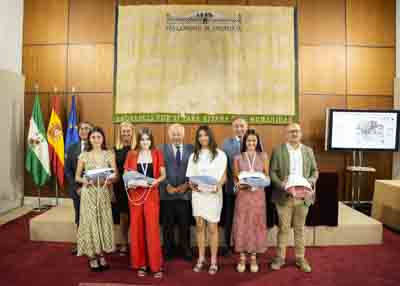    Premio en la categora ESO y Enseanzas de Rgimen Especial para "Osuna verde 3-30-300: Estudio del arbolado pblico ideal", trabajo colectivo realizado por cuatro alumnas de 3.  curso de ESO del IES Francisco Rodrguez Marn de Osuna (Sevilla)  
