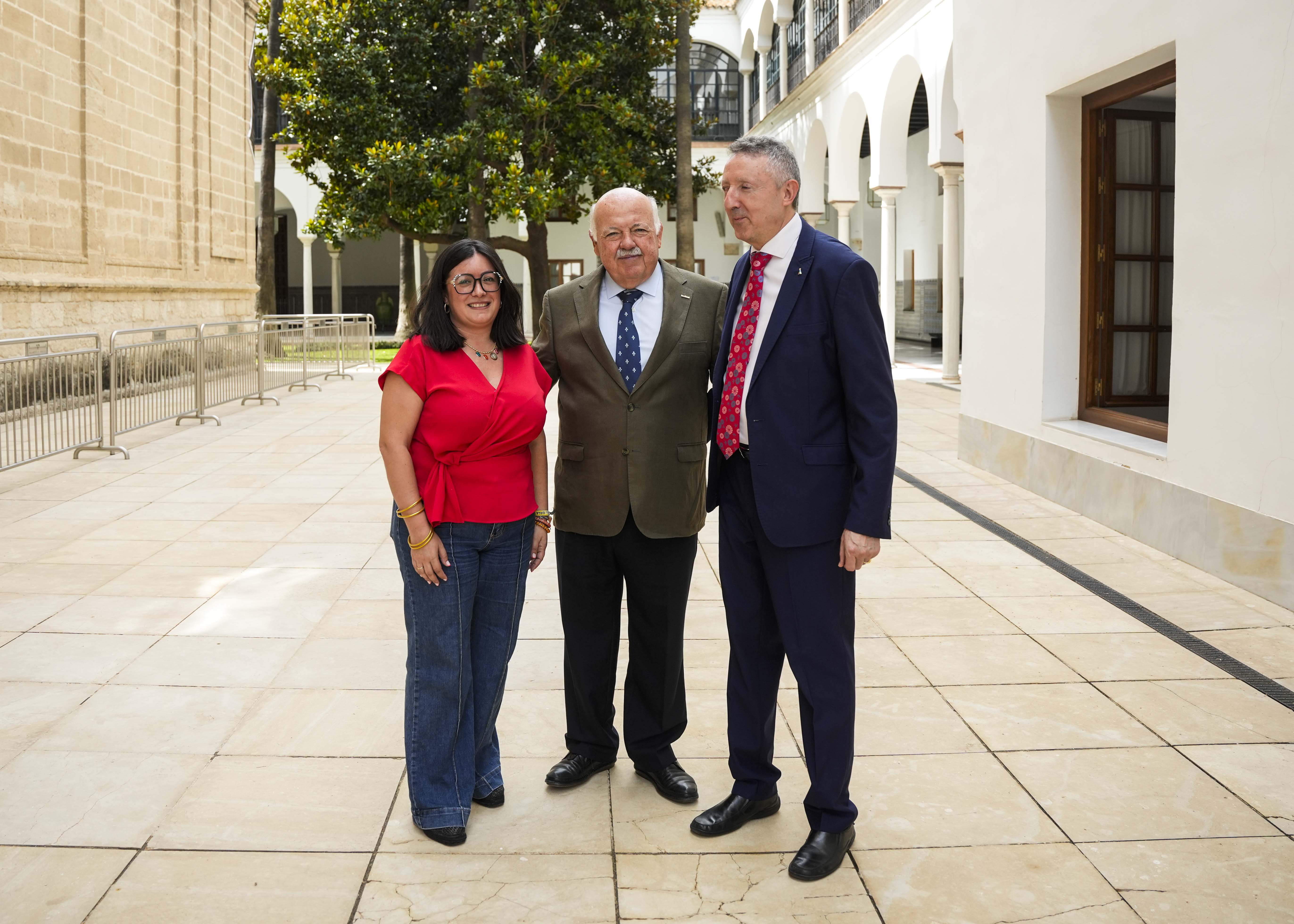 El presidente de la Cmara, Jess Aguirre; la delegada territorial de la Consejera de Inclusin Social, Mara Luisa Cava; y el delegado de la ONCE en Andaluca, Ceuta y Melilla, Cristbal Martnez 
