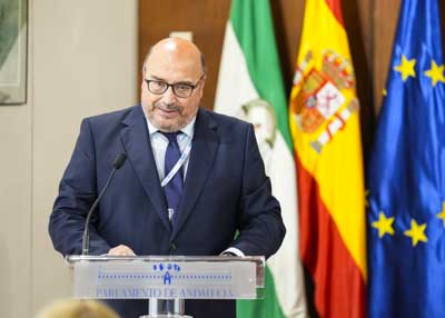  El director de CEAFA, Jes�s Rodrigo, da lectura al �Pacto por el recuerdo�