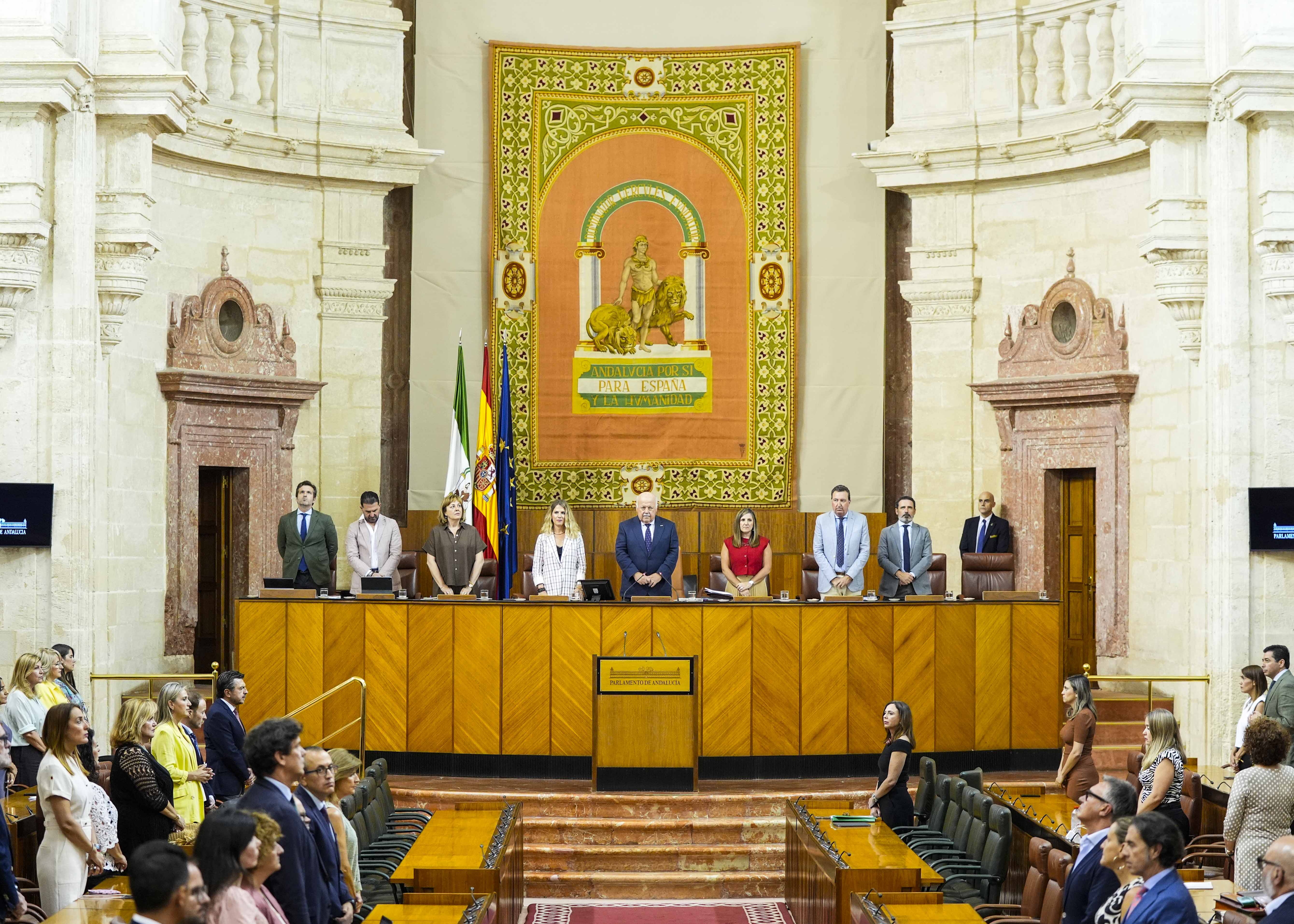 La Mesa del Parlamento de Andaluca durante el minuto de silencio 