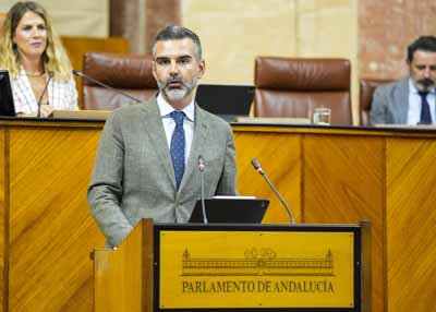   El consejero de Agricultura, Ramn Fernndez Pacheco, presenta el proyecto de ley ante el Pleno