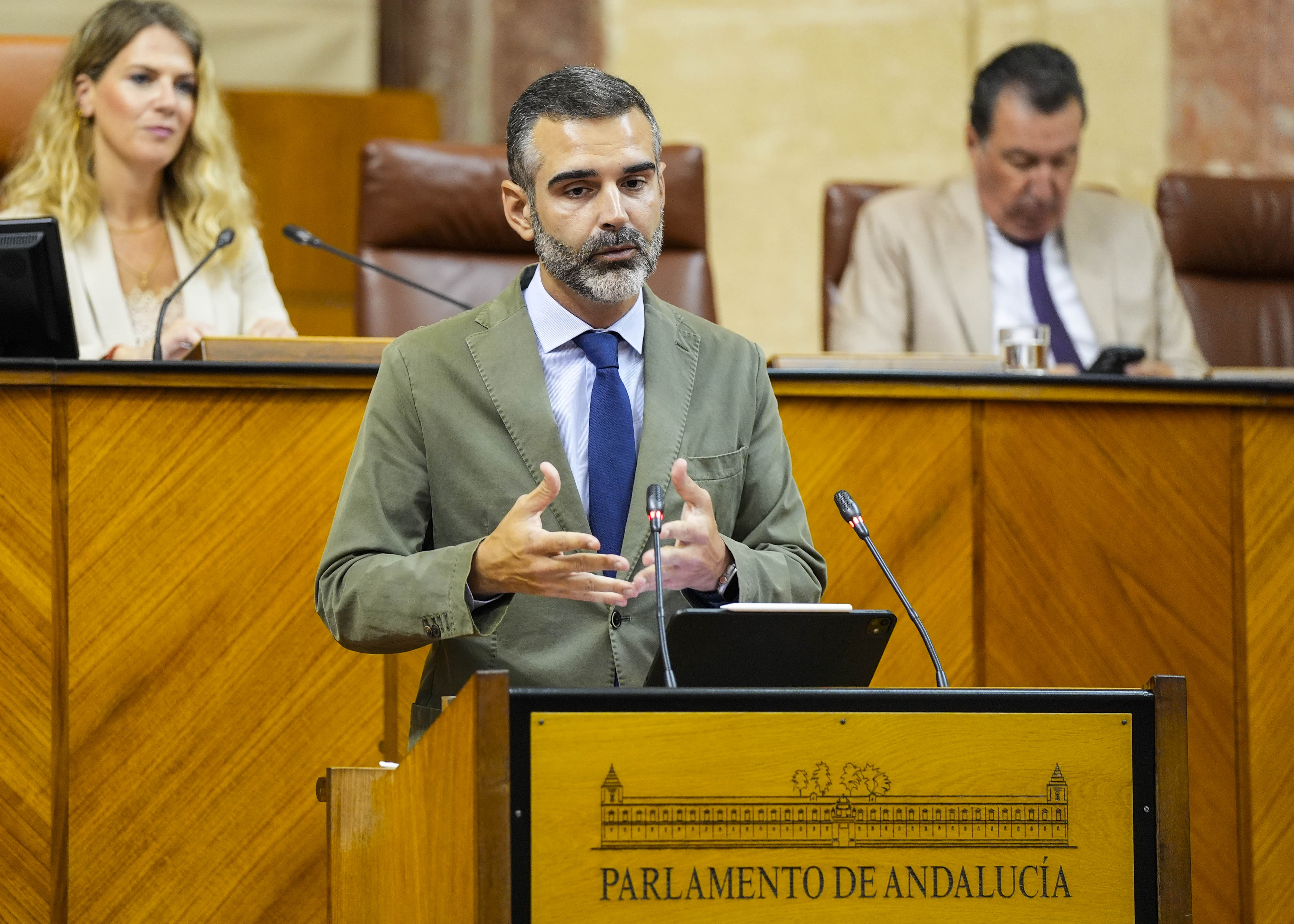 El consejero de Agricultura, Ramn Fernndez-Pacheco, contesta a la interpelacin 