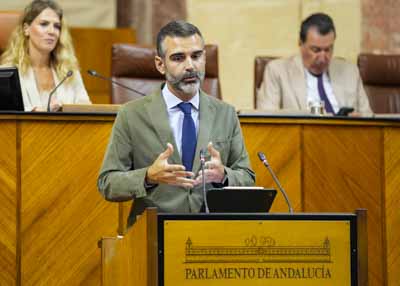 El consejero de Agricultura, Ramn Fernndez-Pacheco, contesta a la interpelacin 