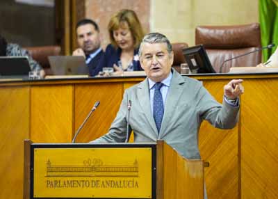 Antonio Sanz, consejero de la Presidencia, responde a la interpelacin de su competencia 