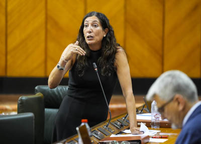 Loles Lpez, consejera de Inclusin Social, Juventud, Familias e Igualdad, responde 