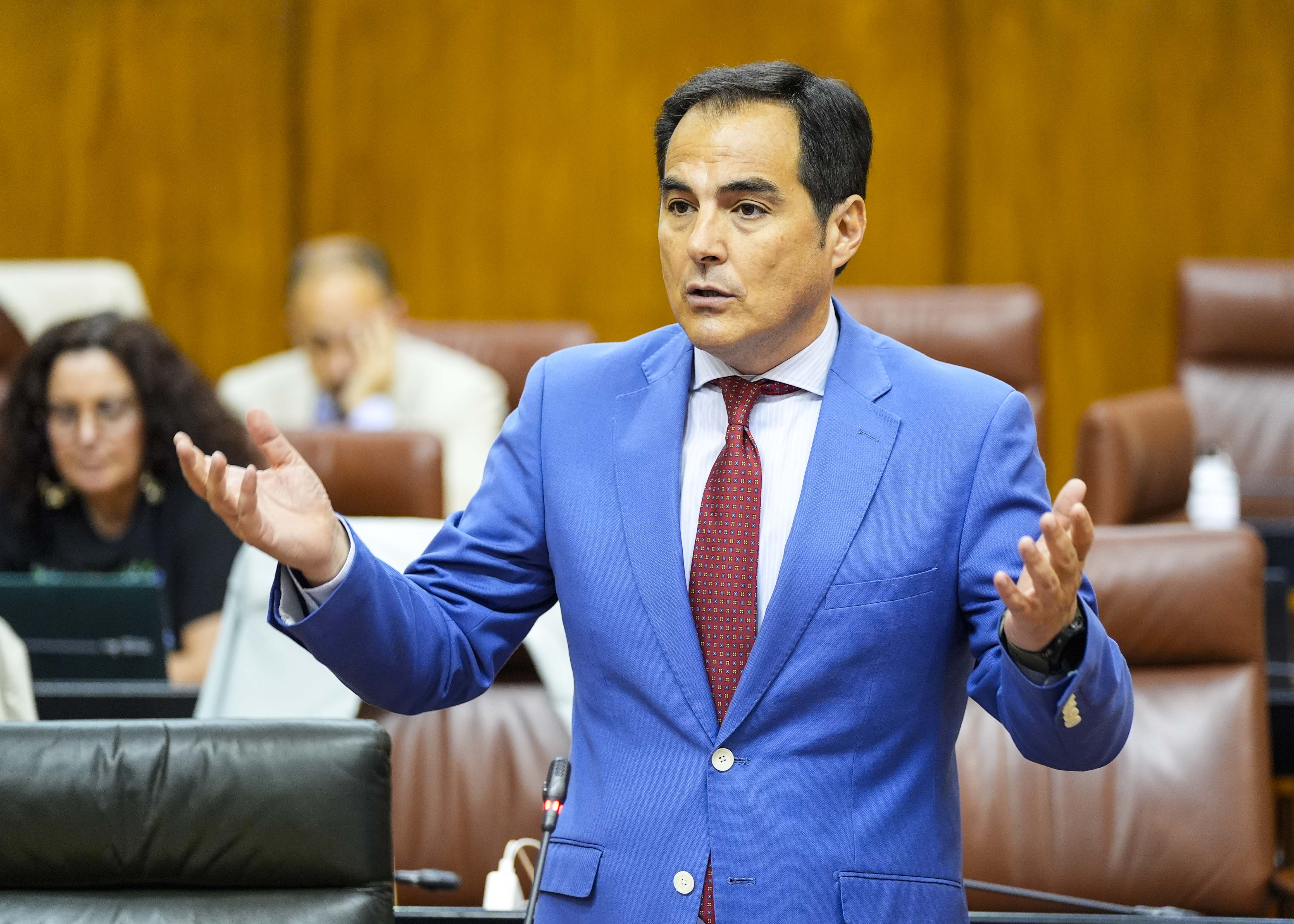 Jos Antonio Nieto, consejero de Justicia, Administracin Local y Funcin Pblica, contesta

 