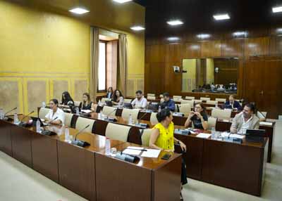  Diputados de la Comisin de Control de la RTVA preparndose para el inicio de la sesin de esta maana
