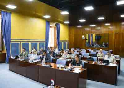   Los diputados de la Comisin de Cultura y Deporte al inicio de las comparecencias de la consejera Patricia del Pozo