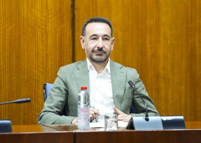  Fernando Lpez Gil ha sido elegido nuevo secretario de la Comisin de Cultura y Deporte al inicio de la sesin de esta tarde