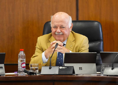   El presidente del Parlamento de Andaluca, Jess Aguirre, al inicio de la sesin 