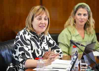 La vicepresidenta tercera de la Cmara, Cristina Alejandra Jimnez, del G.P. Vox en Andaluca, interviene en presencia de la  vicepresidenta primera, Ana Mara Mestre