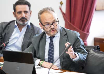  Mariano Garca, portavoz del Grupo Parlamentario Popular de Andaluca, interviene en presencia del secretario tercero, Jos Ramn Carmona
