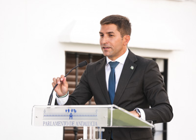 Juan Luis Villaln, alcalde de Casares, se dirige a los invitados al inicio del acto  