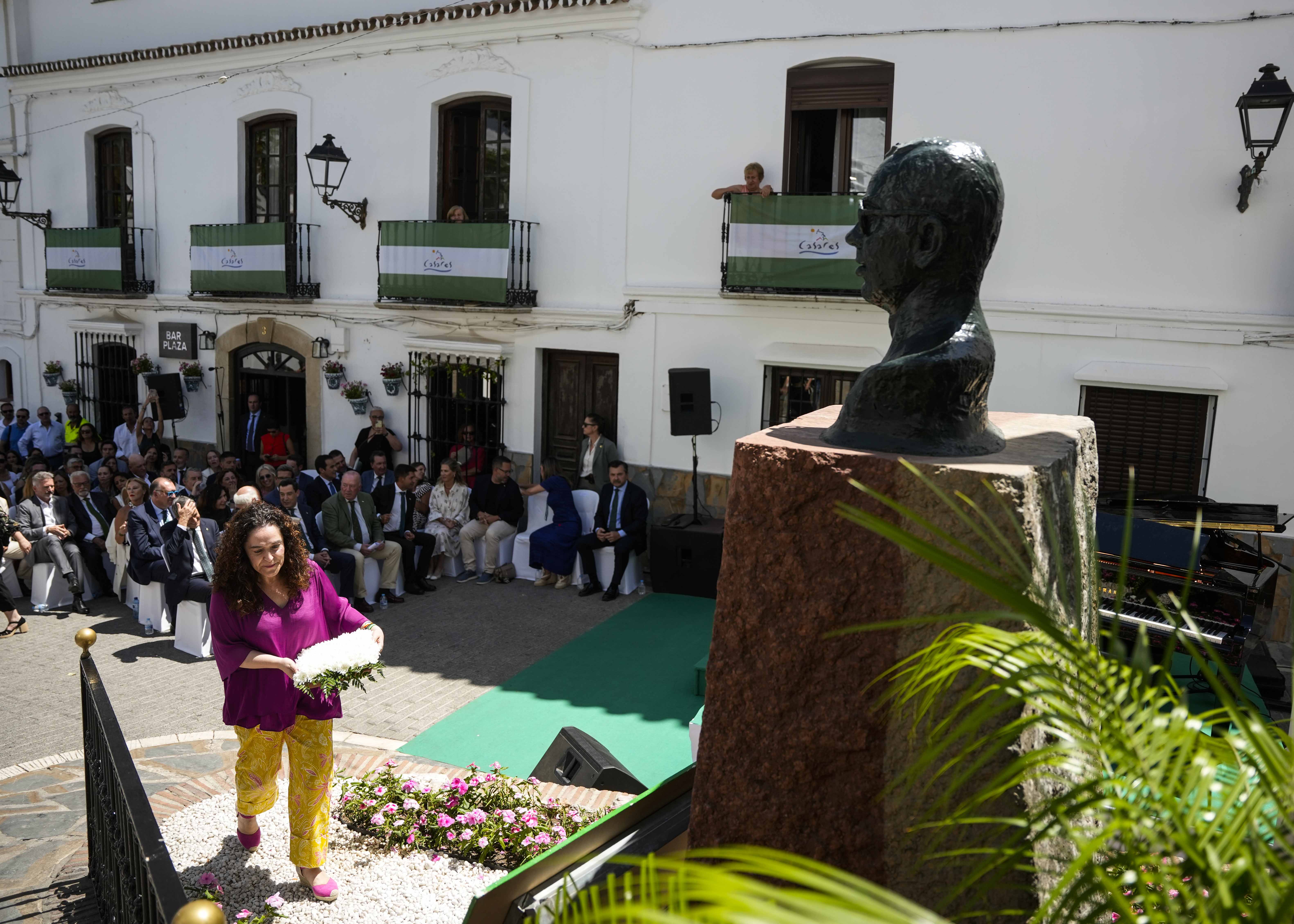 Ofrenda floral del Grupo Por Andaluca 