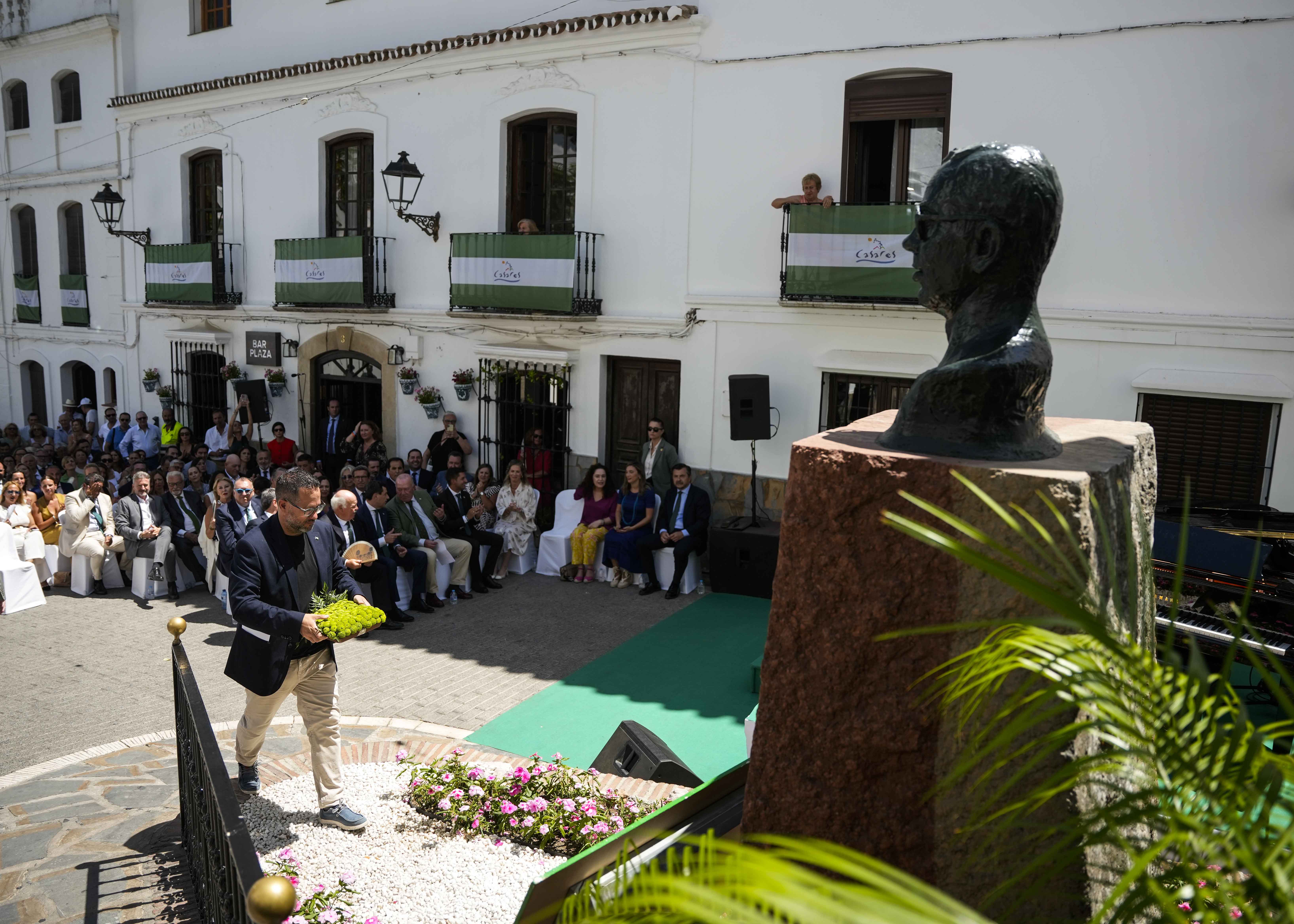 Ofrenda floral del Grupo Mixto-Adelante Andaluca  