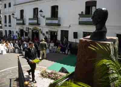 Ofrenda floral del Ayuntamiento de Casares 