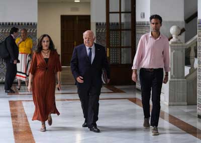 Jess Aguirre, presidente del Parlamento de Andaluca, se dirige al saln de plenos 