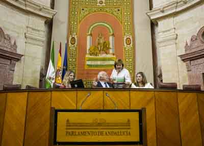 El presidente de la Cmara andaluza, Jess Aguirre, acompaado de las tres vicepresidentas antes de dar comienzo a la sesin  