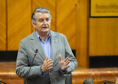 El consejero de la Presidencia, Interior, Dilogo Social y Simplificacin Administrativa, Antonio Sanz, responde 
