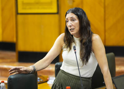 Loles Lpez, consejera de Inclusin Social, Juventud, Familias e Igualdad, le responde 