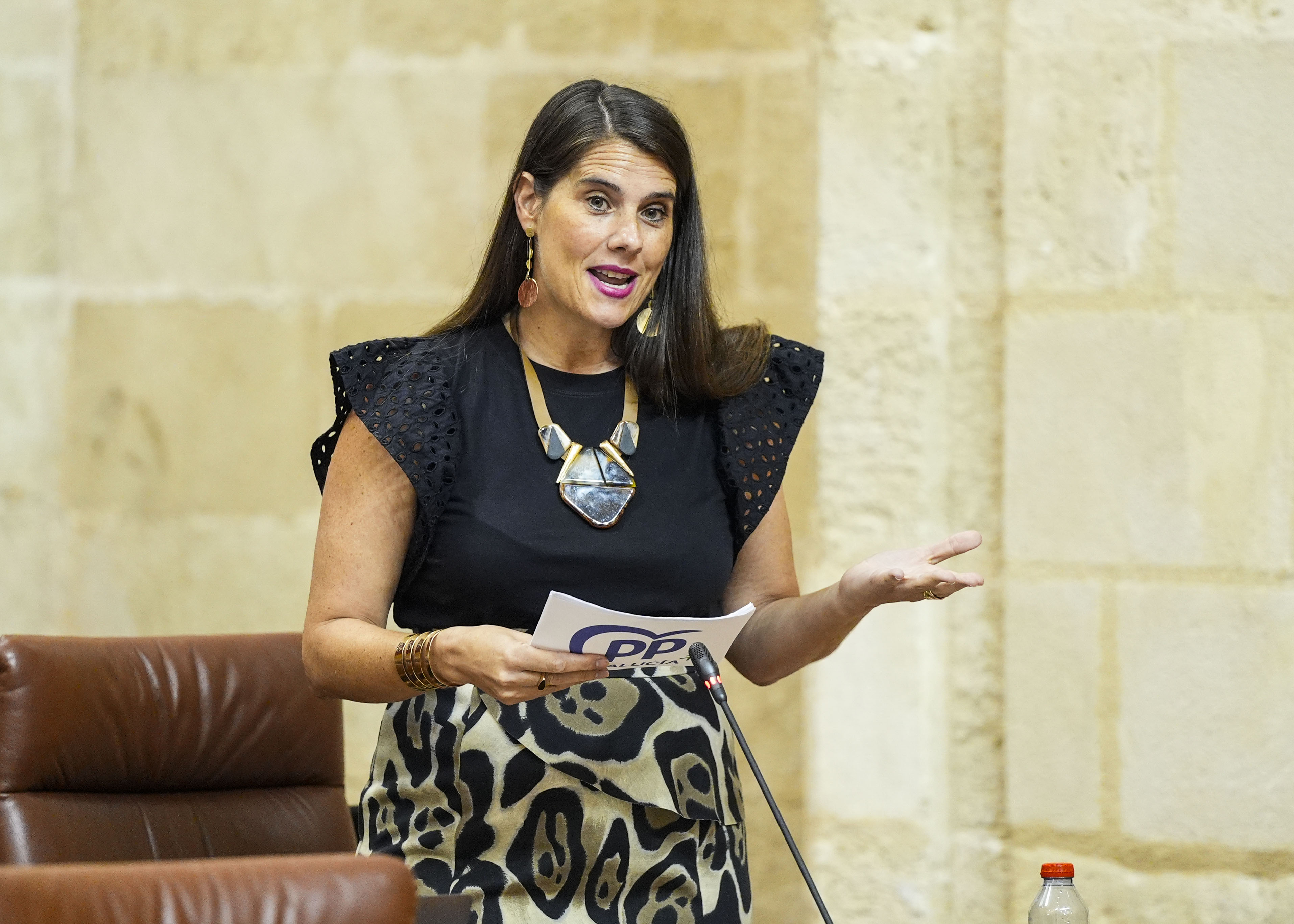 Araceli Cabello, del Grupo Popular de Andaluca, pregunta sobre las ayudas destinadas a la adquisicin de maquinaria forestal 