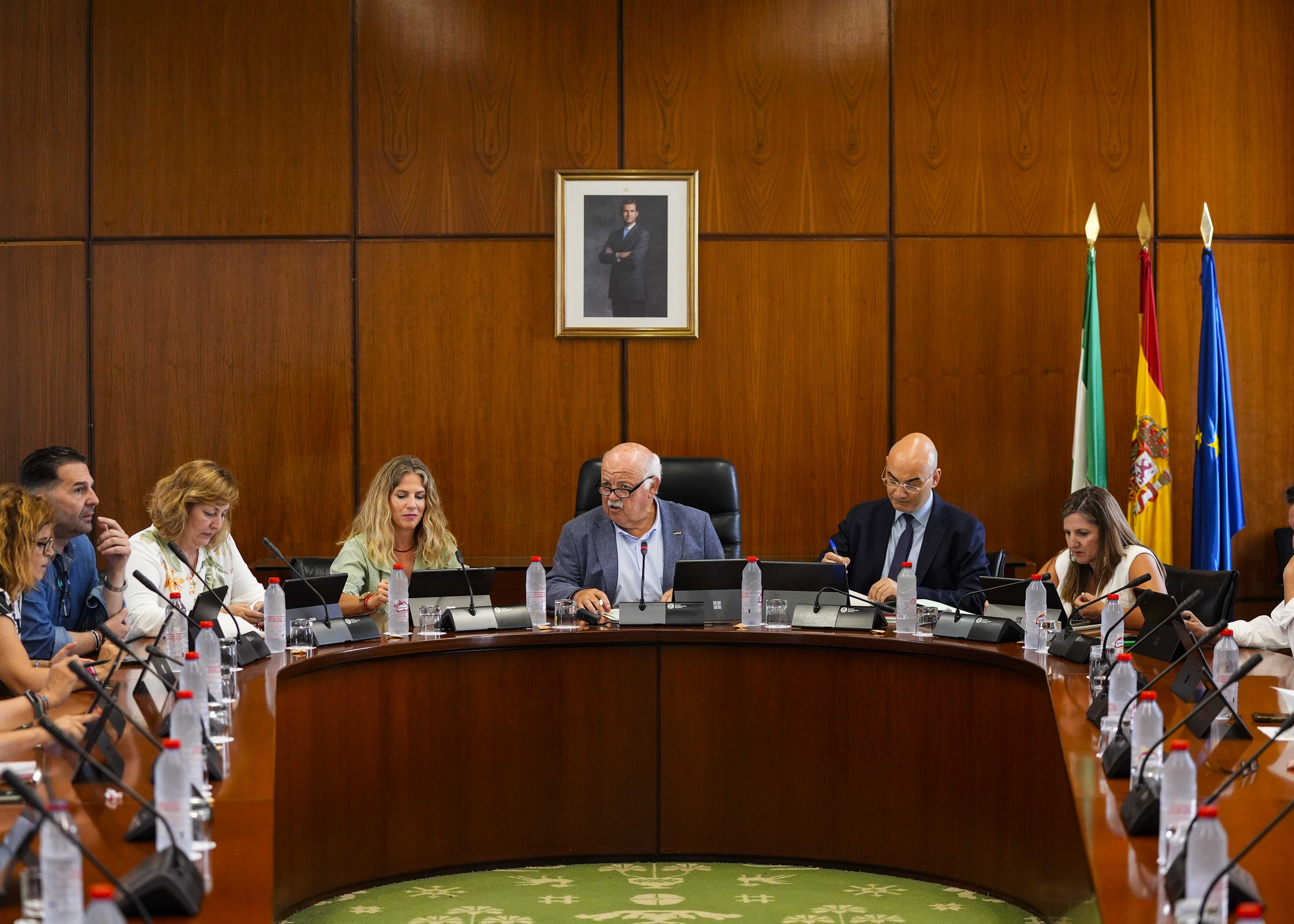 El presidente del Parlamento, las tres vicepresidentas y el letrado mayor en la Junta de Portavoces  