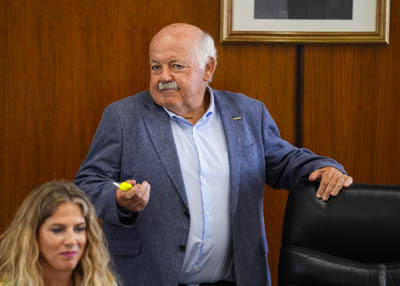 Jess Aguirre antes de iniciar la sesin  