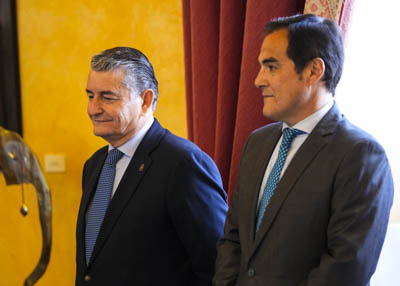  El consejero de la Presidencia, Interior, Dilogo Social y Simplificacin Administrativa, Antonio Sanz, y el consejero de Justicia, Administracin Local y Funcin Pblica, Jos Antonio Nieto 