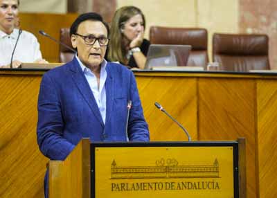 El consejero de Universidad, Jos Carlos Gmez Villamandos, explica los criterios seguidos por la Agencia para la Calidad Cientfica y Universitaria de Andaluca (ACCUA) para la autorizacin de nuevas titulaciones universitarias 