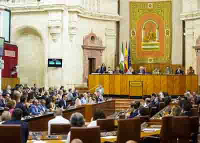 El Pleno del Parlamento de Andaluc�a al inicio de las preguntas dirigidas al presidente de la Junta de Andaluc�a 