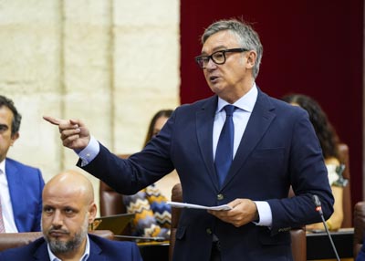 Manuel Gavira, portavoz del Grupo Vox, pregunta al presidente sobre el grado de cumplimiento de los compromisos adquiridos  