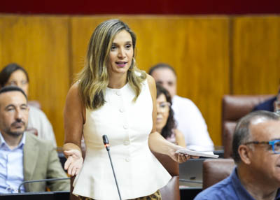 Mar�a M�rquez, portavoz del G.P. Socialista, pregunta al presidente de la Junta sobre la situaci�n social de Andaluc�a 